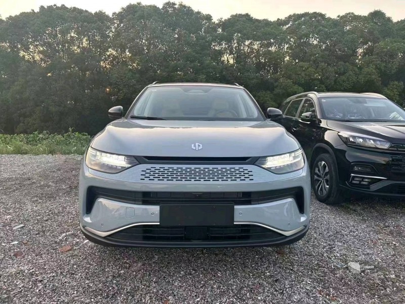 紹興24年零跑汽車C111