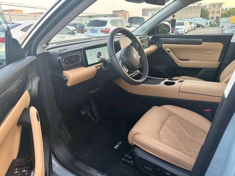紹興24年零跑汽車C117