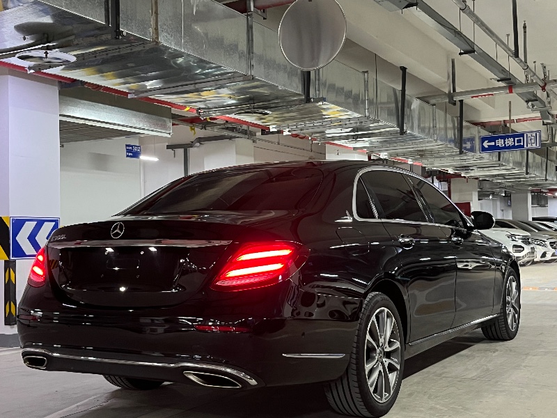 成都19年奔驰E8
