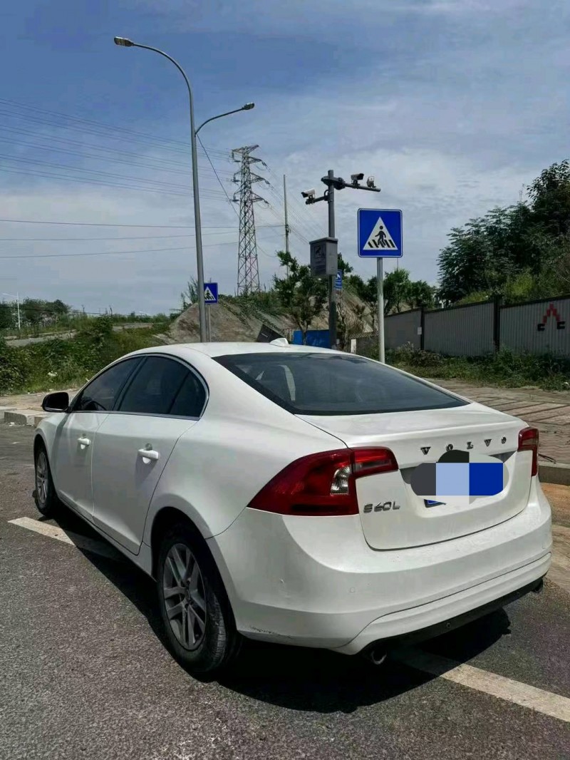 重庆16年沃尔沃S60L5