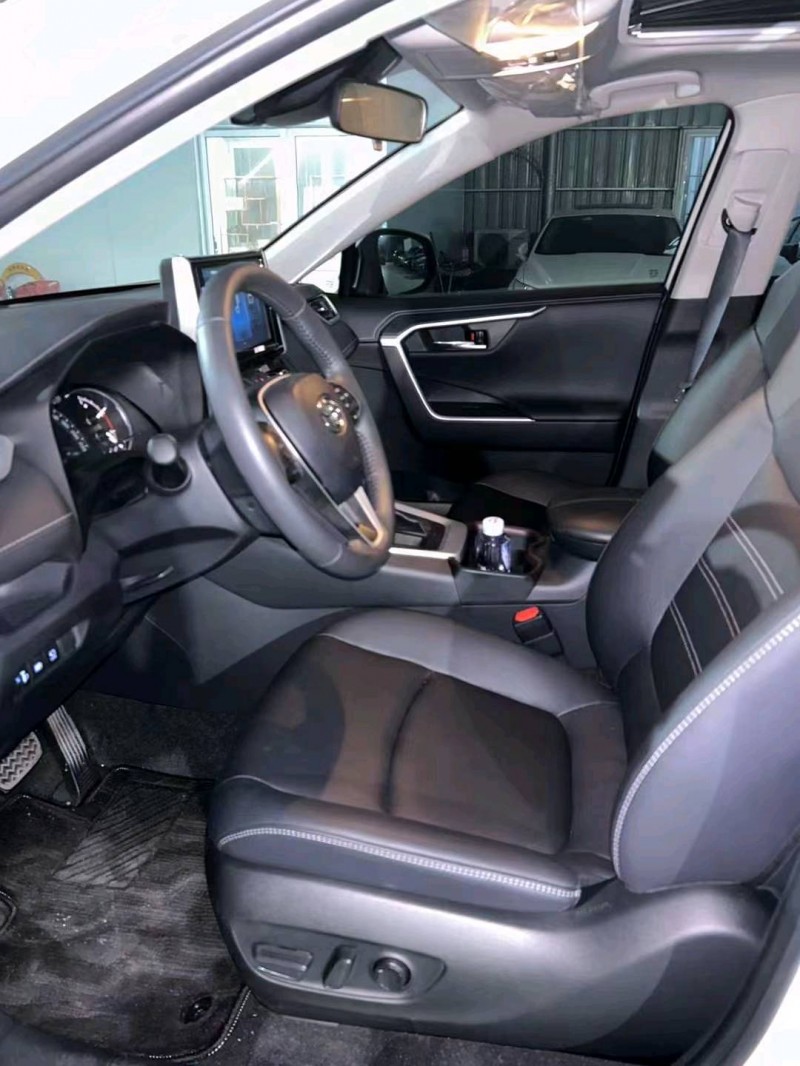 揭陽21年豐田RAV4榮放8