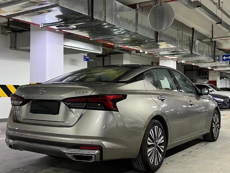 成都24年日产天籁8