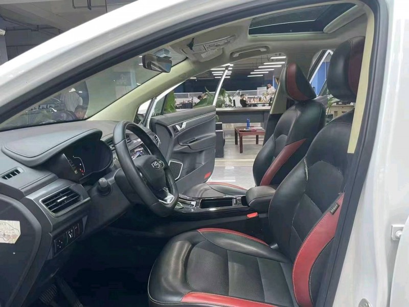 成都21年吉利帝豪GS3