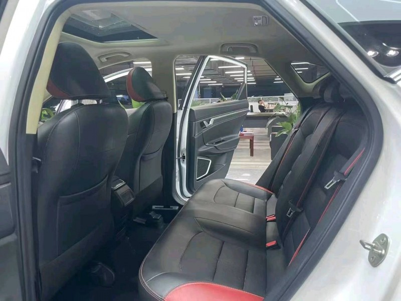 成都21年吉利帝豪GS6