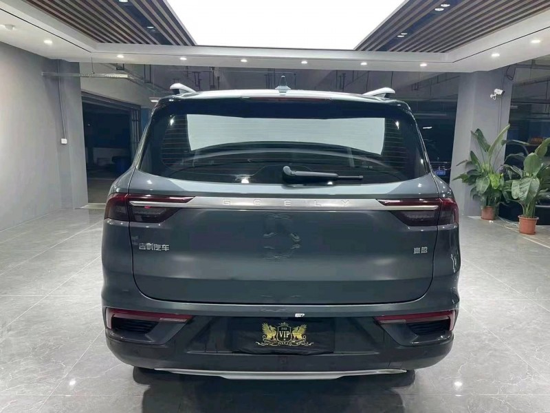成都20年吉利豪越8