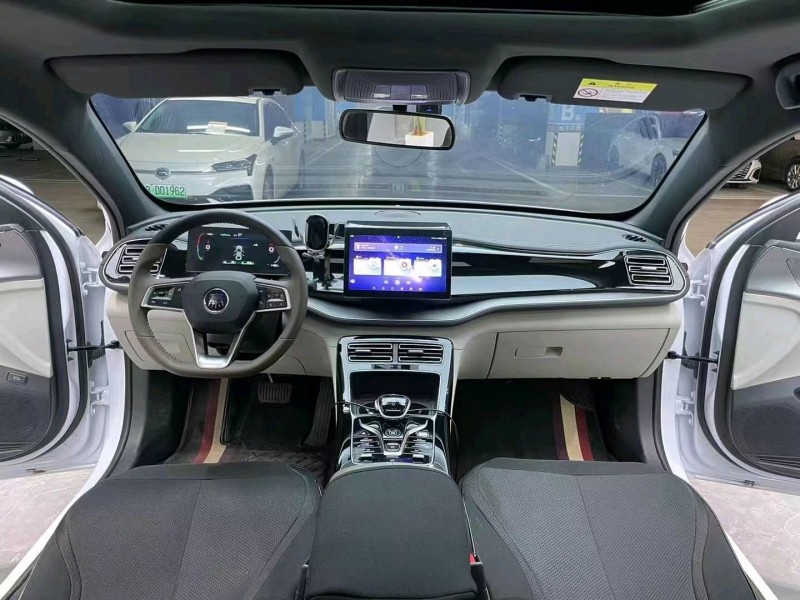 成都23年比亚迪秦2