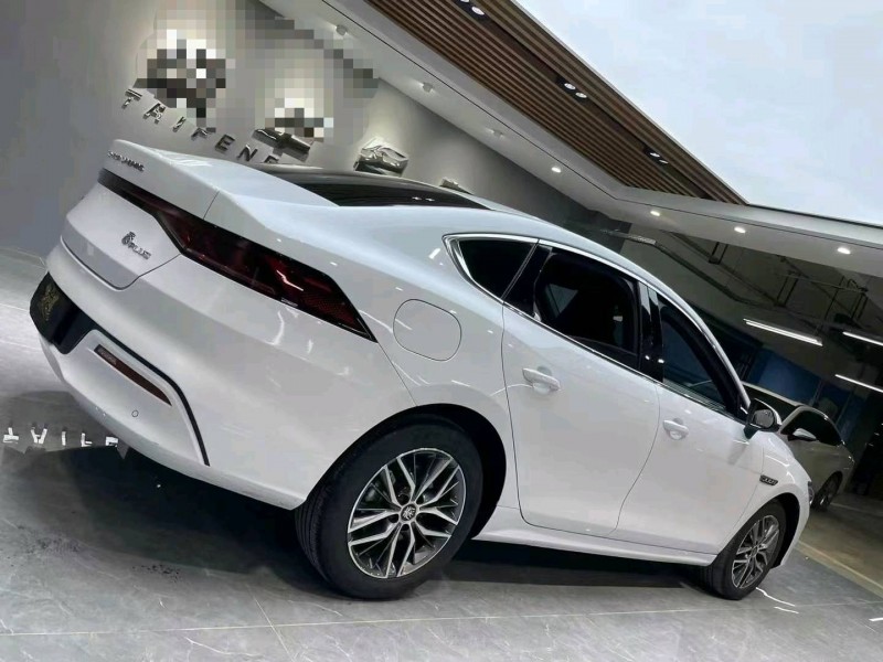 成都23年比亚迪秦7