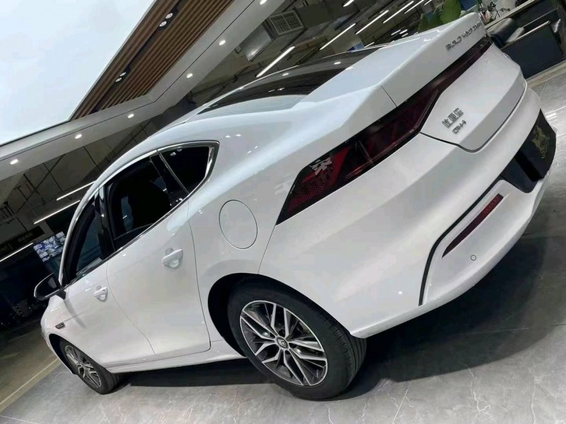 成都23年比亚迪秦9