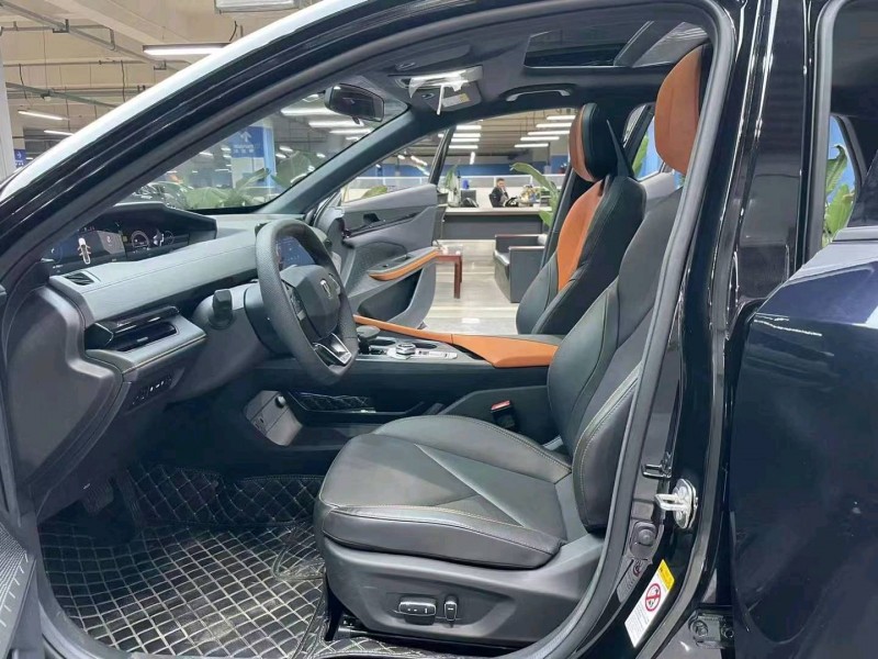 成都23年长安汽车UNI-V7