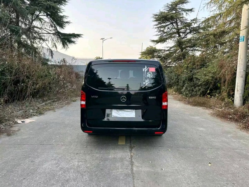 徐州18年奔驰威霆9