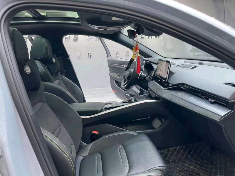 成都24年吉利星瑞9