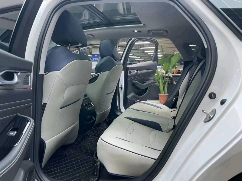 成都23年吉利星瑞3