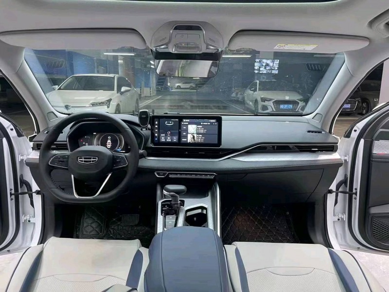 成都23年吉利星瑞5