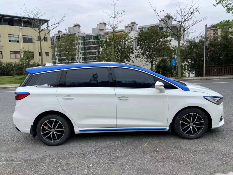 广州18年比亚迪宋4