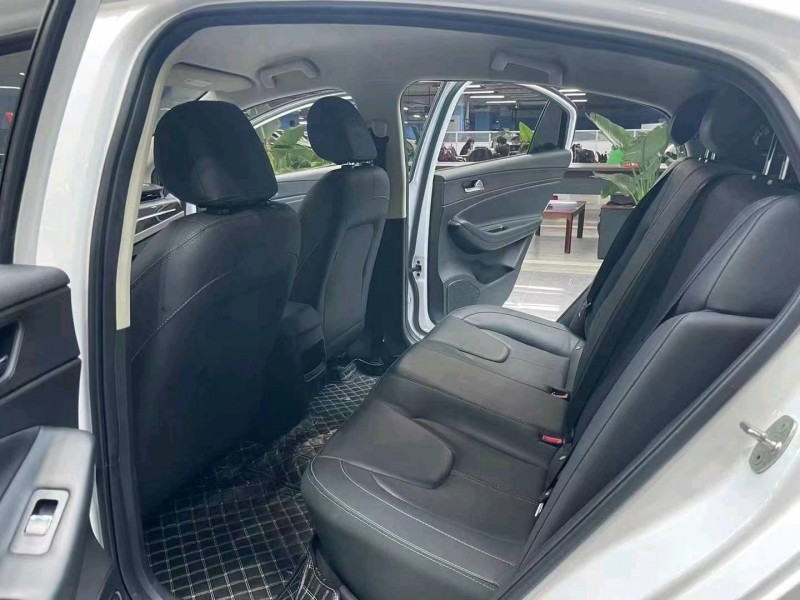 成都22年奇瑞艾瑞泽56