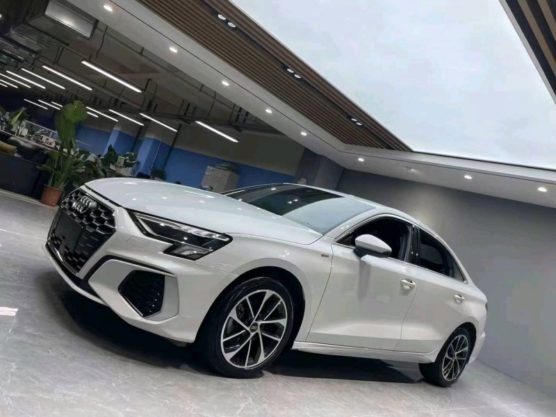 成都22年奥迪A33