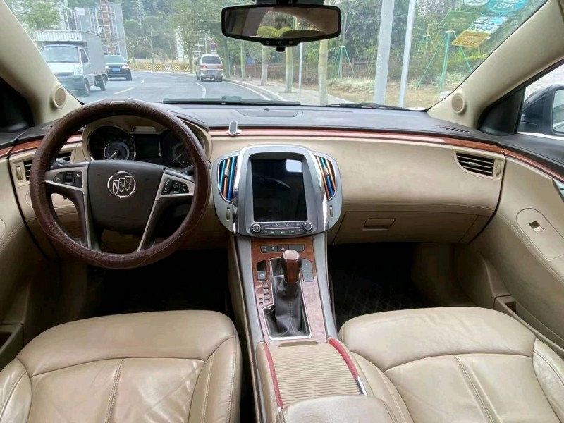 广州11年别克君越8