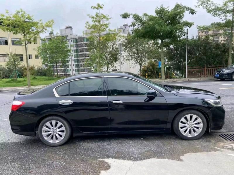 广州15年本田雅阁4