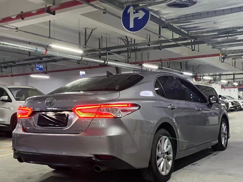 成都21年丰田凯美瑞8