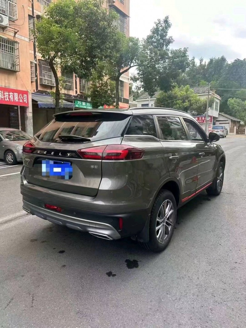 益阳22年吉利博越4