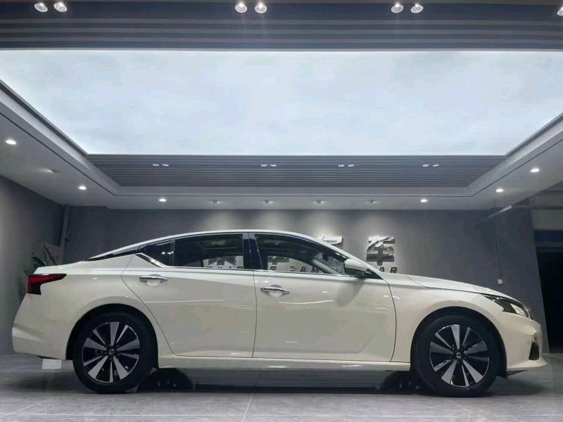 成都22年日产天籁8