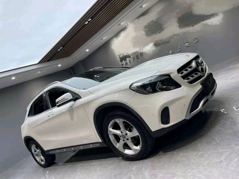 成都19年奔驰GLA2