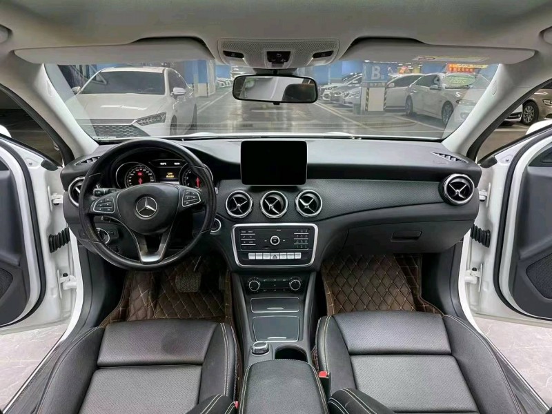 成都19年奔驰GLA4