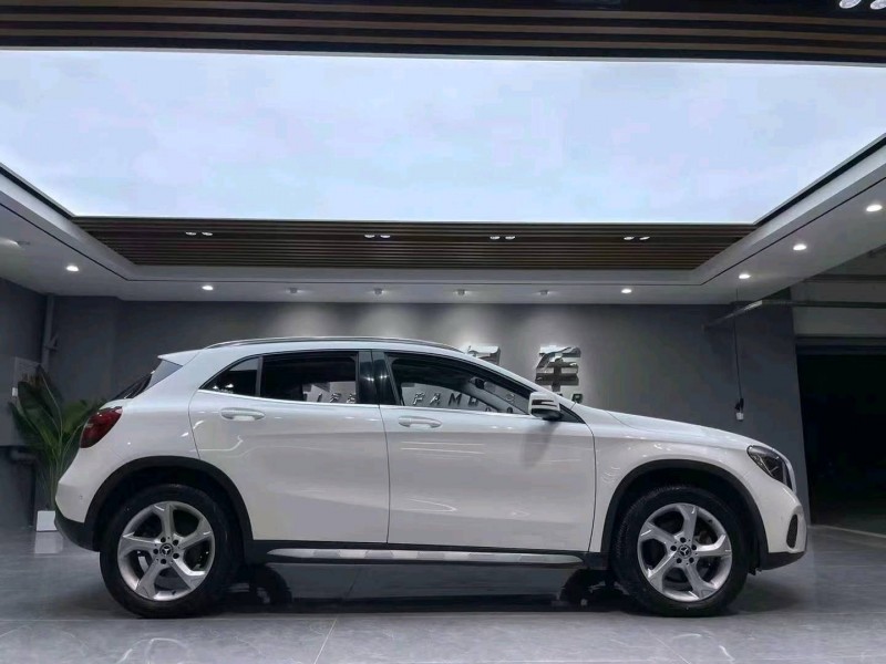 成都19年奔驰GLA8