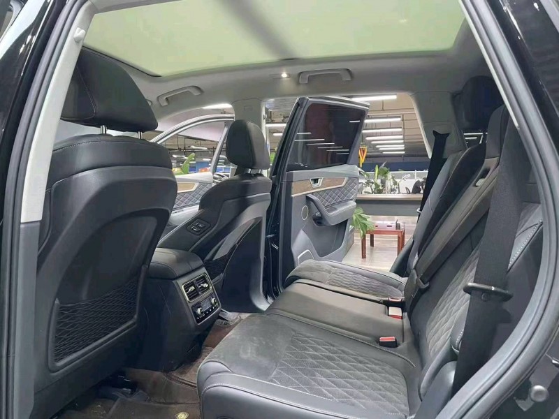 成都23年红旗HS74