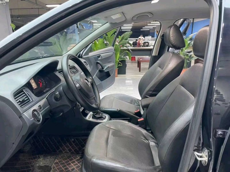 成都16年大众朗逸5