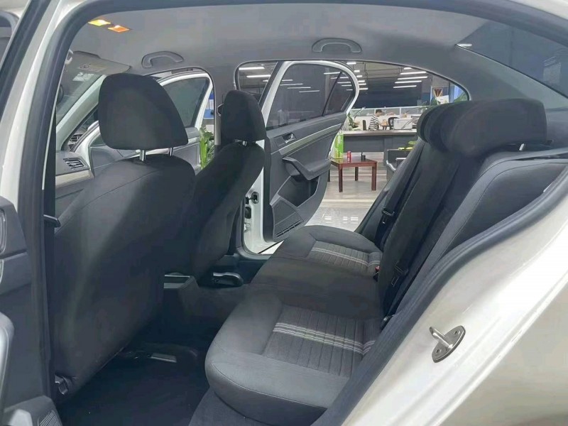 成都21年大众朗逸7