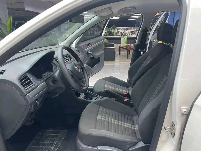 成都21年大众朗逸8