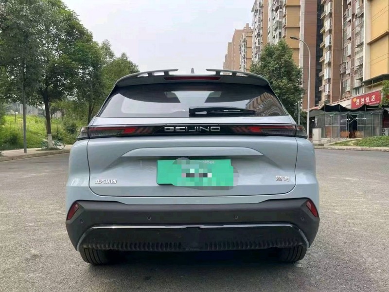 成都23年北汽制造魔方7