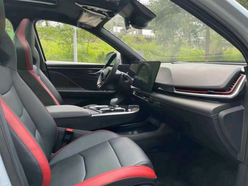 成都23年北汽制造魔方9