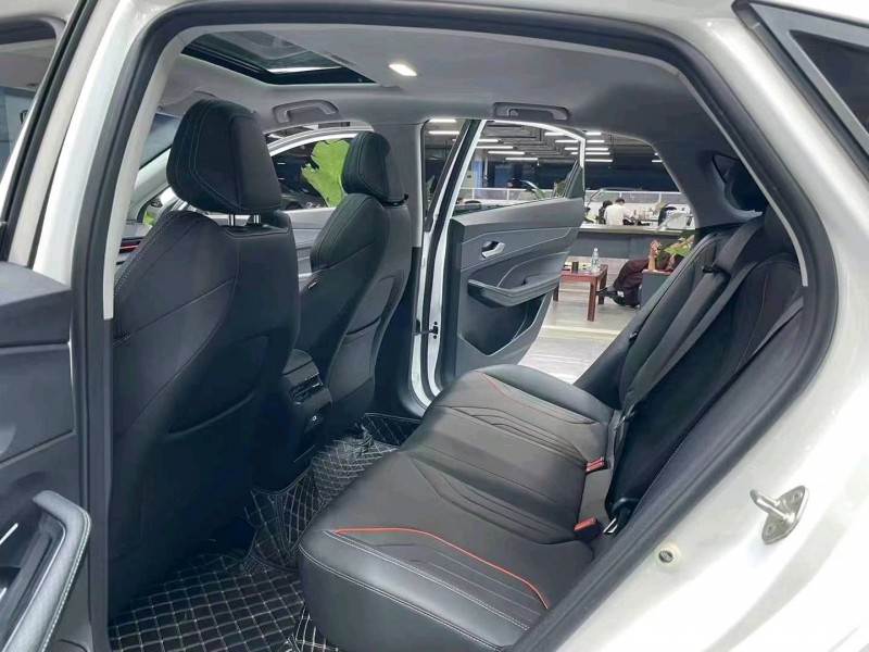 成都23年吉利缤瑞6