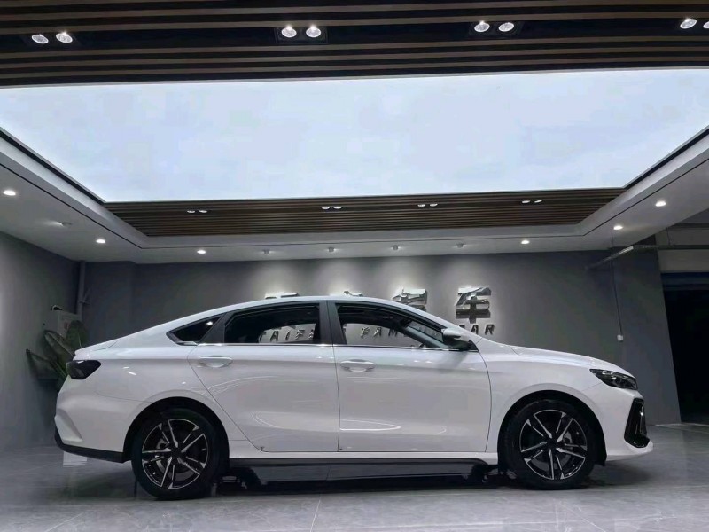 成都23年吉利缤瑞8