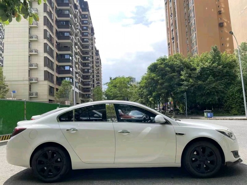 成都17年别克君威8