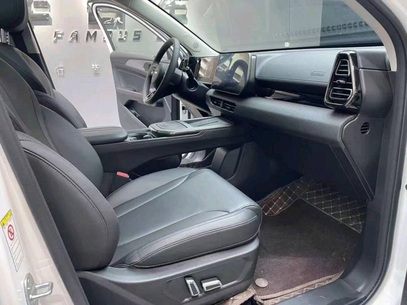 成都24年哈弗枭龙6