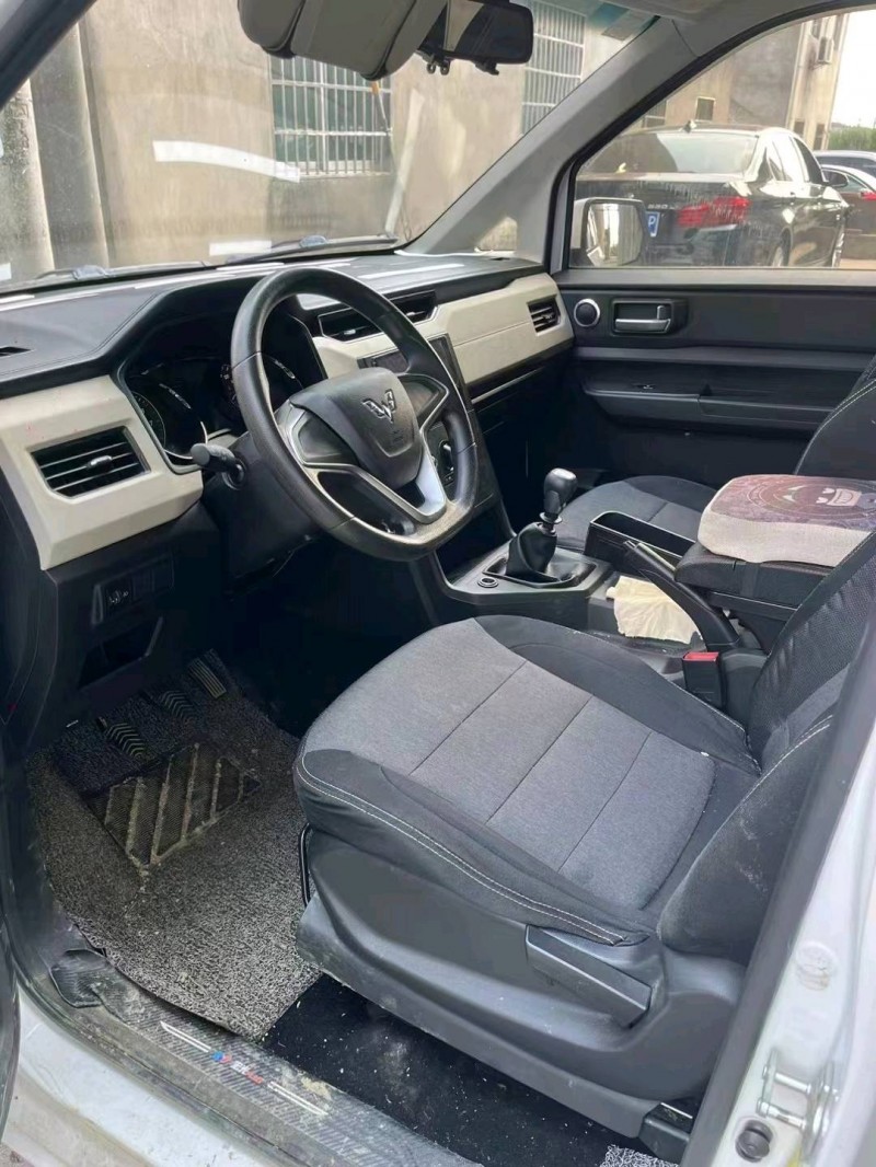 鶴壁20年五菱汽車宏光7