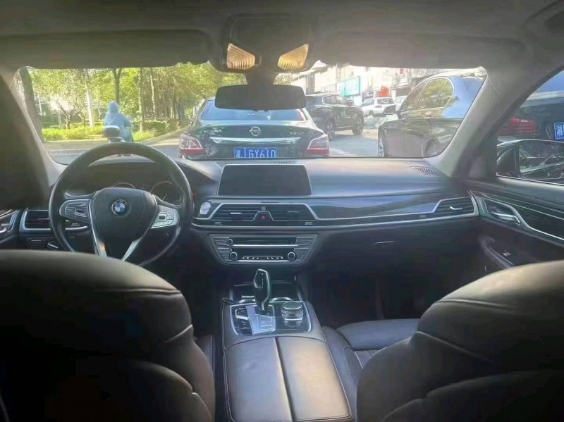 保定18年宝马7系4