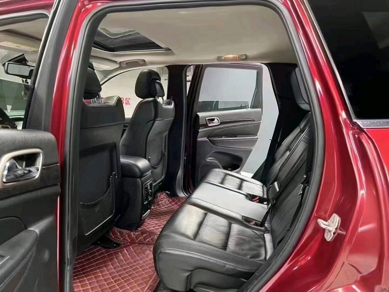 成都12年Jeep大切诺基9