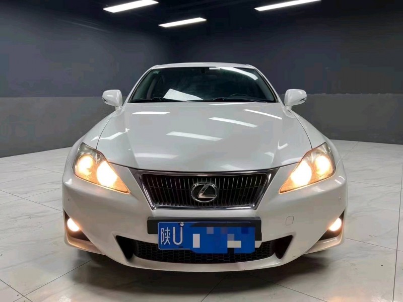 成都12年雷克萨斯IS1
