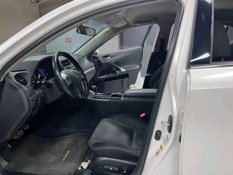 成都12年雷克萨斯IS4