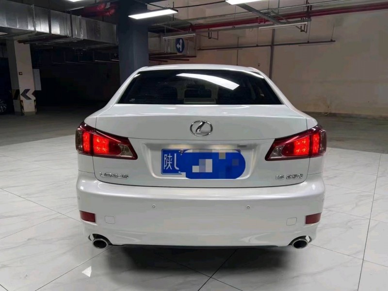 成都12年雷克萨斯IS8