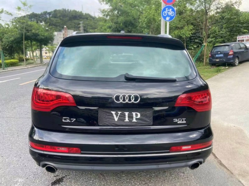 广州11年奥迪Q75