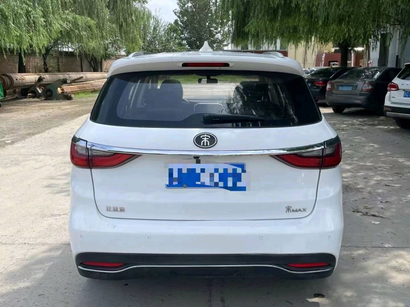保定18年比亚迪宋MAX9