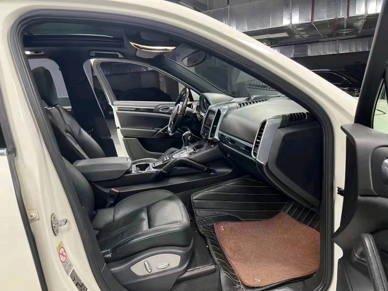 成都12年保时捷卡宴4