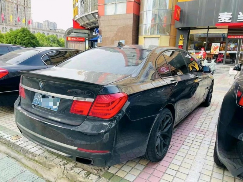 济南12年宝马7系3