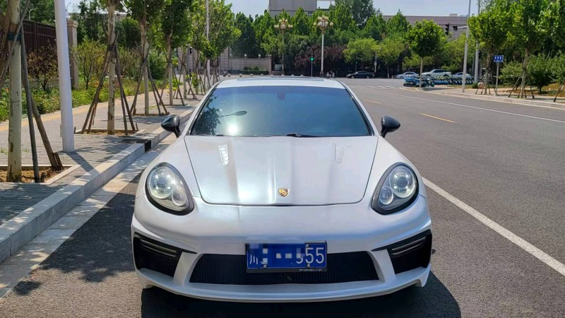 保定13年保时捷帕拉梅拉1