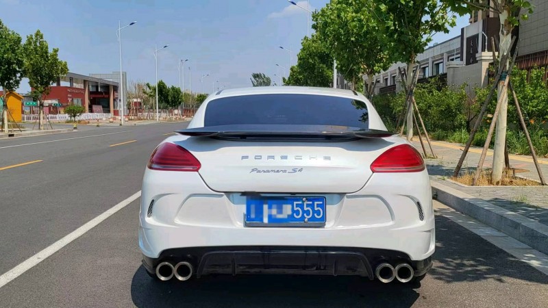 保定13年保时捷帕拉梅拉2